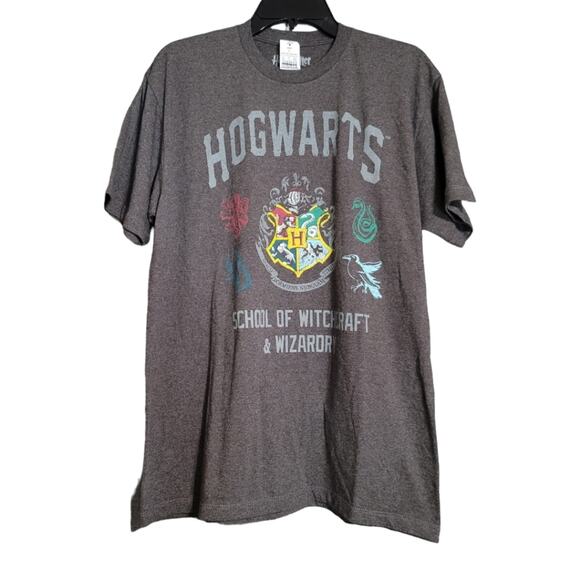 Harry Potter Grey Crewneck Short Sleeve Hogwarts School of Witchcraft & Wi - Picture 2 of 5